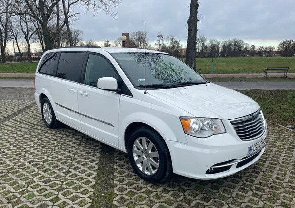 Chrysler Town &amp; Country cena 52900 przebieg: 170000, rok produkcji 2015 z Miłakowo małe 277